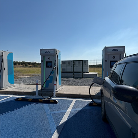 Zes charging station at the Oksijen 320 facility
